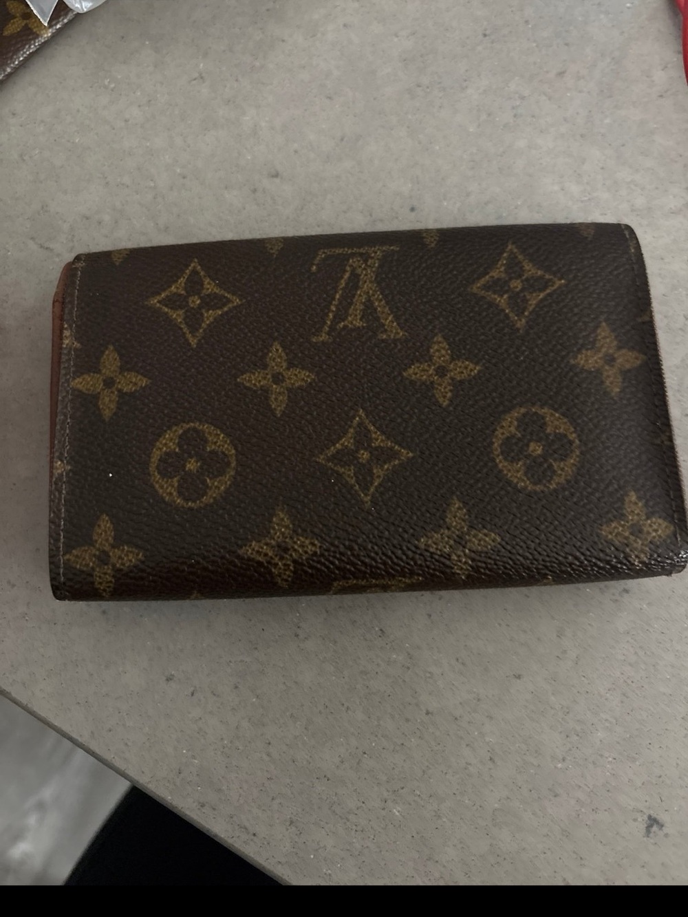 Louis Vuitton vintage Monogram Wallet - Picture 2 of 10